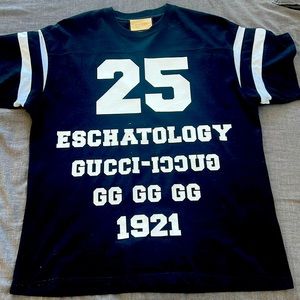 Gucci OS Tshirt 1XL Worn 2 times great condition like new !